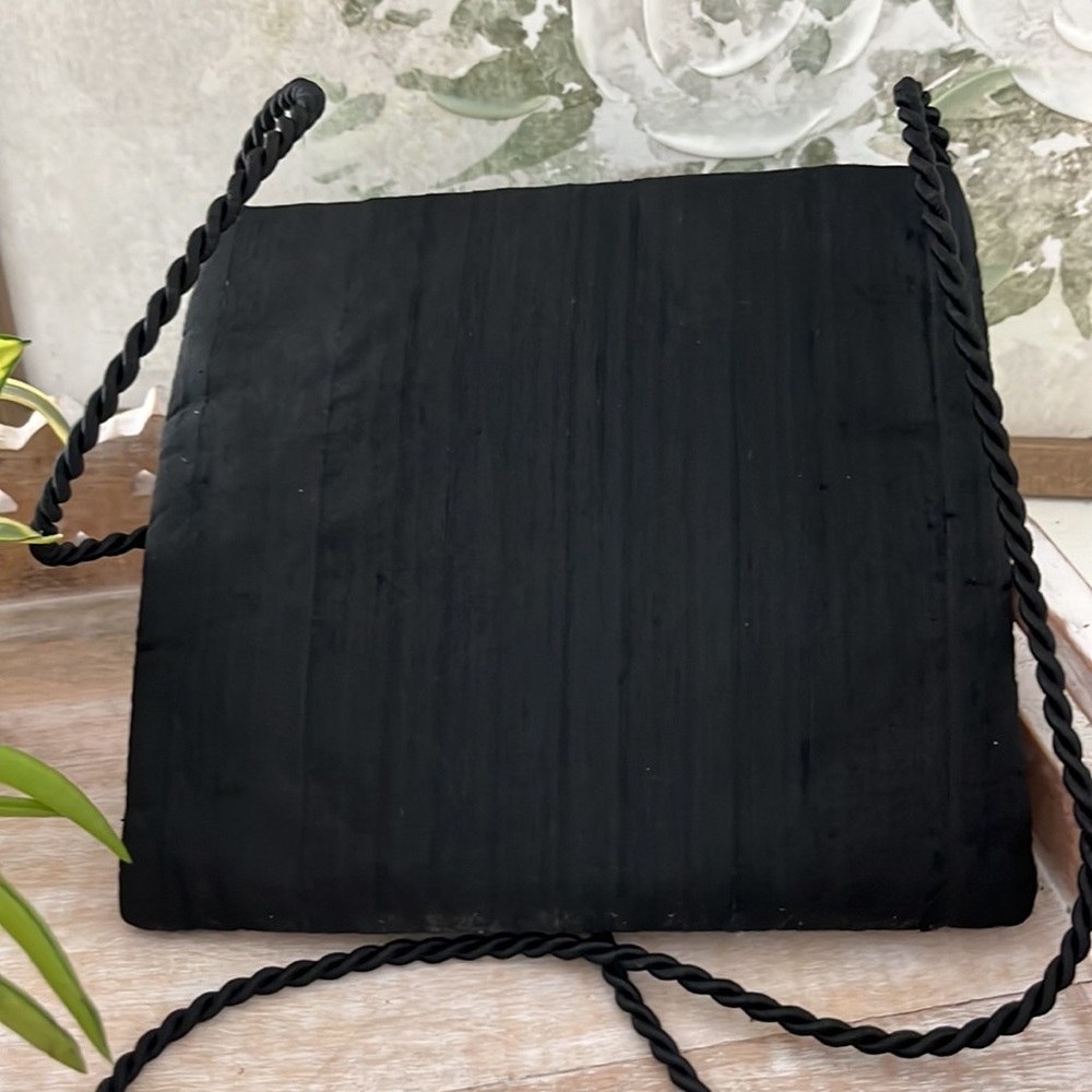 Beautiful Beaded Handbag - Picture 2 of 6